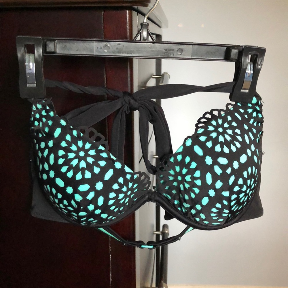 Shade & Shore - Aqua & Black Push-Up Bikini Top